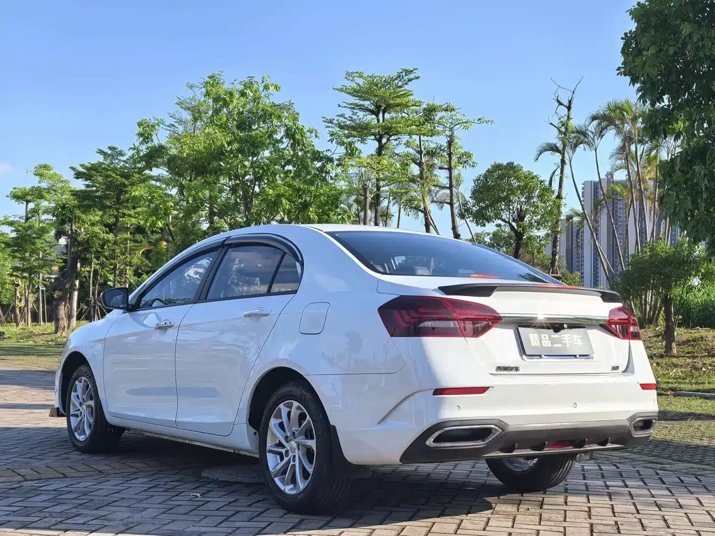 Geely Emgrand 2021 UP 1.5L CVT Luxury Edition — миниатюра 6