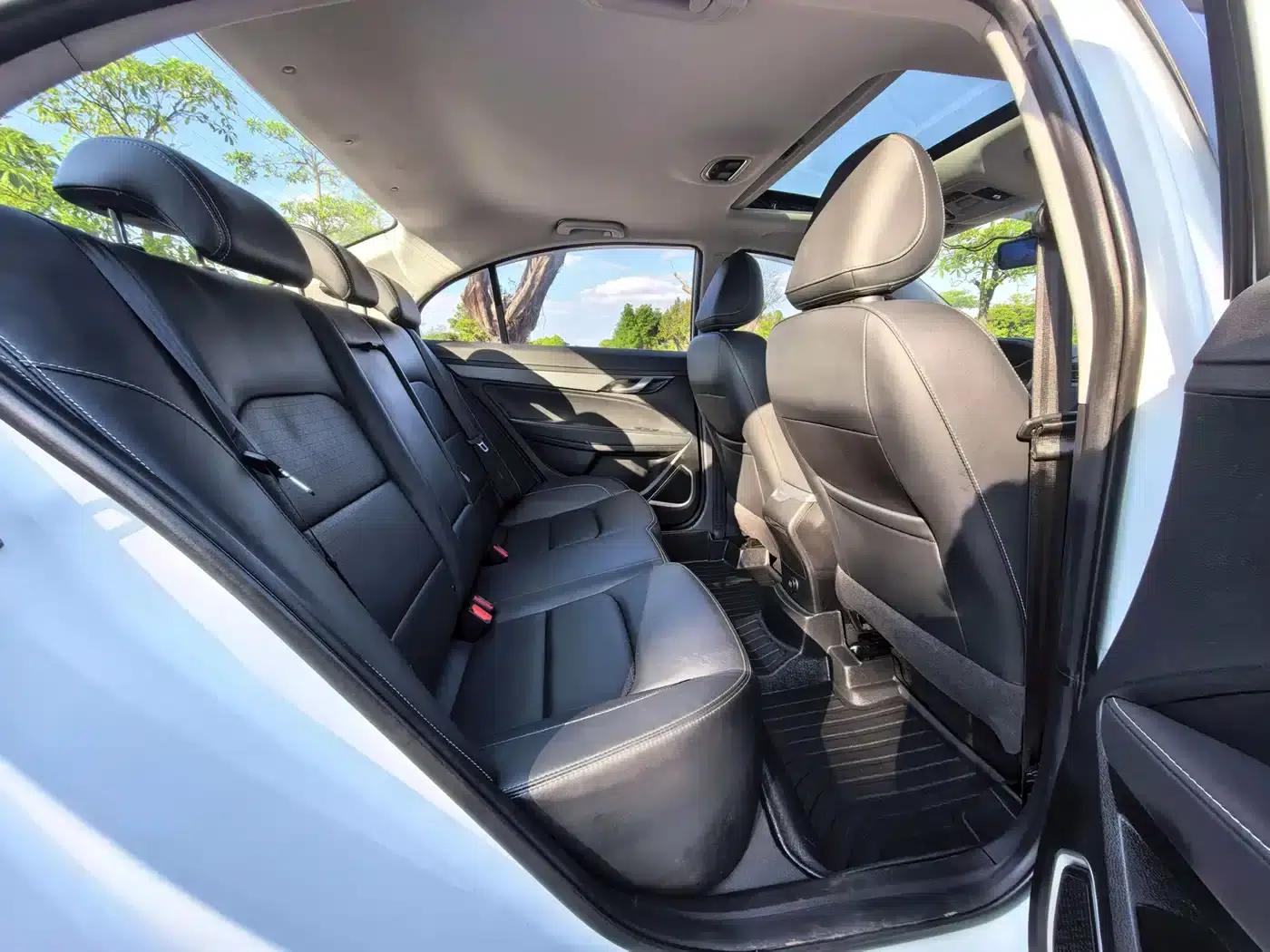 Geely Emgrand 2021 UP 1.5L CVT Luxury Edition — миниатюра 9