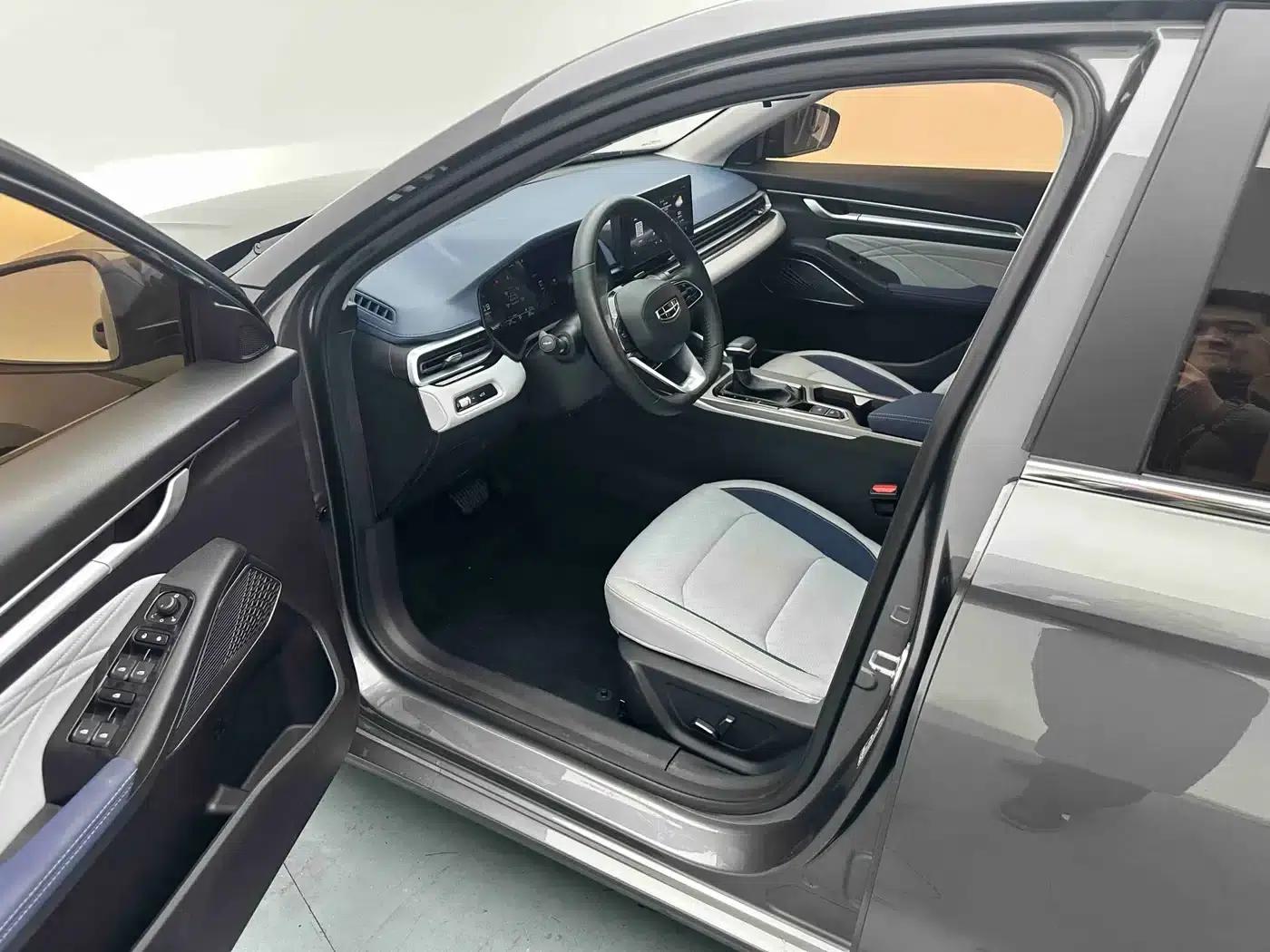 Geely Emgrand 2022 4th Generation 1.5L CVT Flagship Edition — миниатюра 8