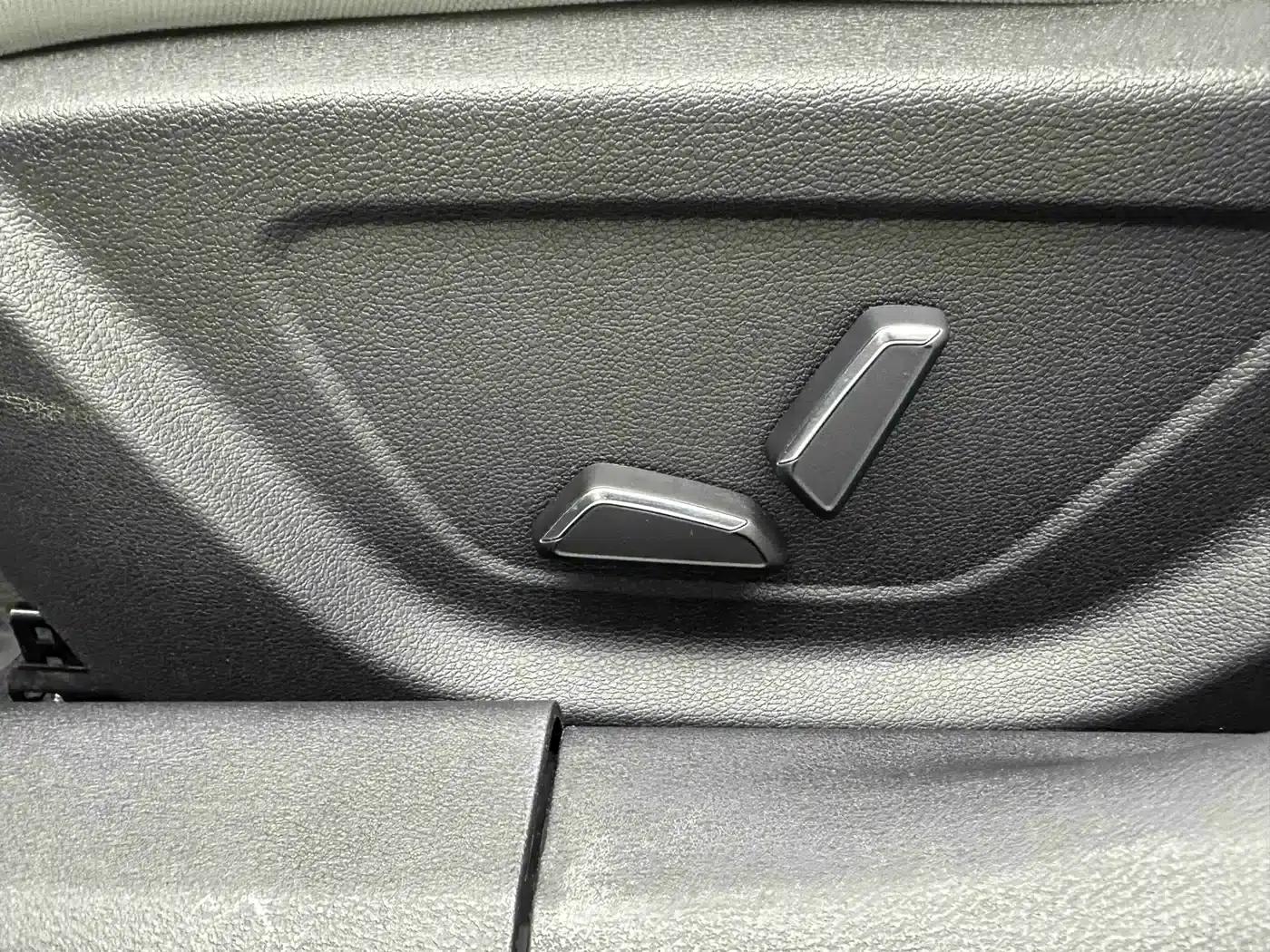 Geely Emgrand 2022 4th Generation 1.5L CVT Flagship Edition — миниатюра 10