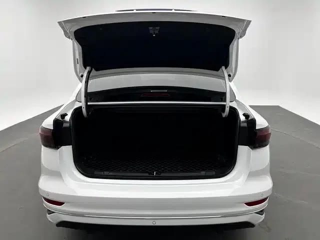 Geely Emgrand 2023 4th Generation Champion Edition 1.5L CVT Premium — миниатюра 8