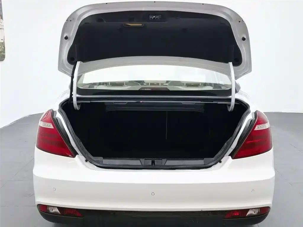 Geely Emgrand 2017 Sedan Million Edition 1.5L CVT Luxury Model — миниатюра 16