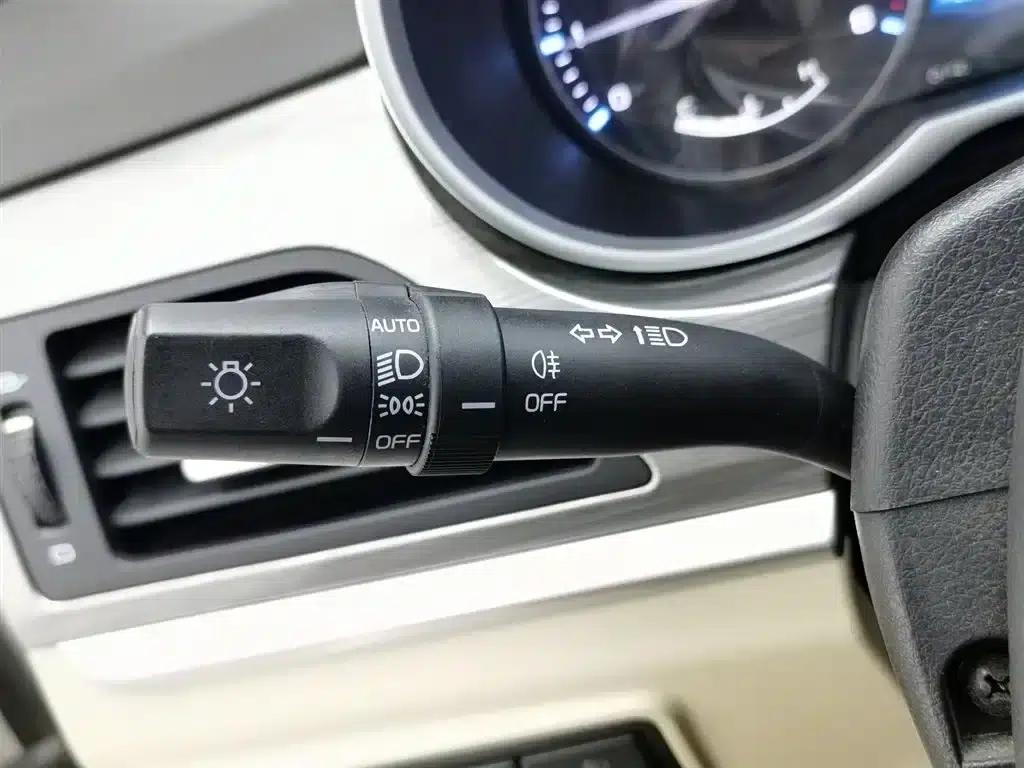 Geely Emgrand 2017 Sedan Million Edition 1.5L CVT Luxury Model — миниатюра 21
