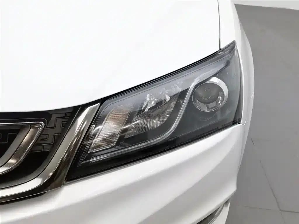 Geely Emgrand 2017 Sedan Million Edition 1.5L CVT Luxury Model — миниатюра 7