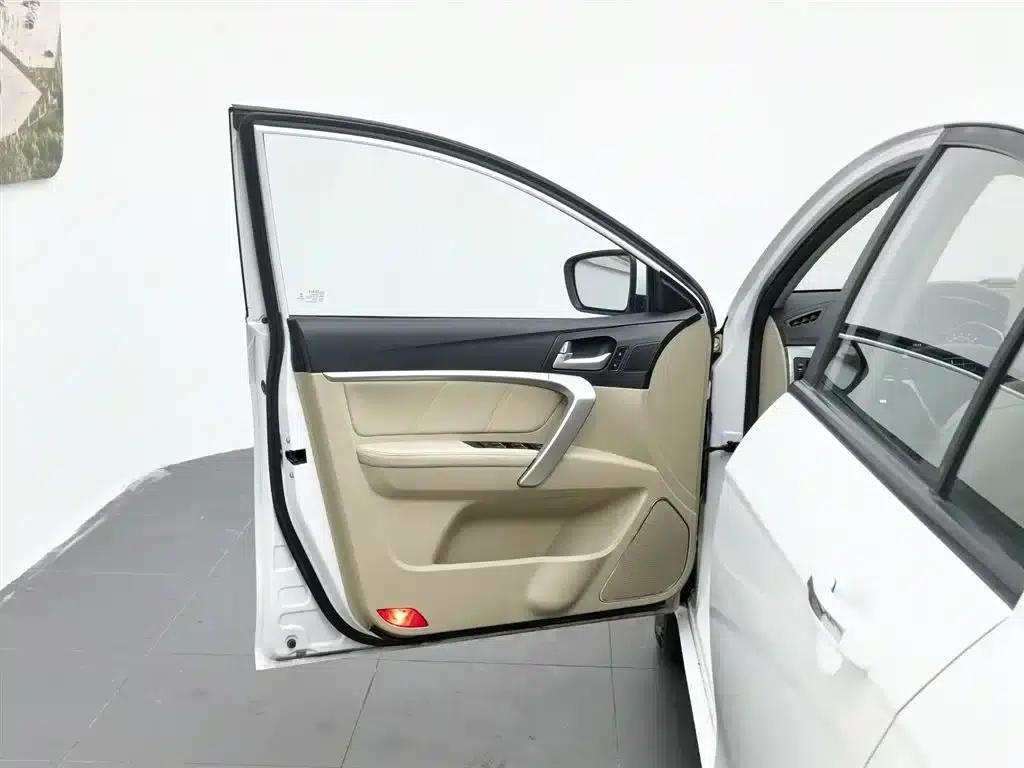 Geely Emgrand 2017 Sedan Million Edition 1.5L CVT Luxury Model — миниатюра 8