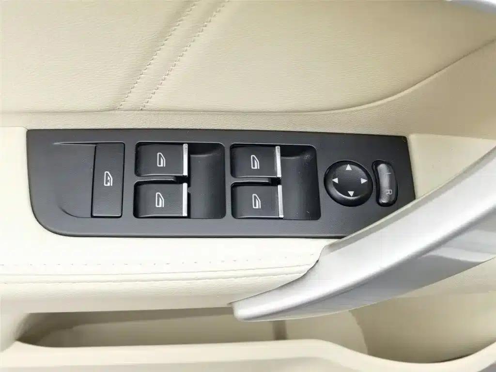Geely Emgrand 2017 Sedan Million Edition 1.5L CVT Luxury Model — миниатюра 9