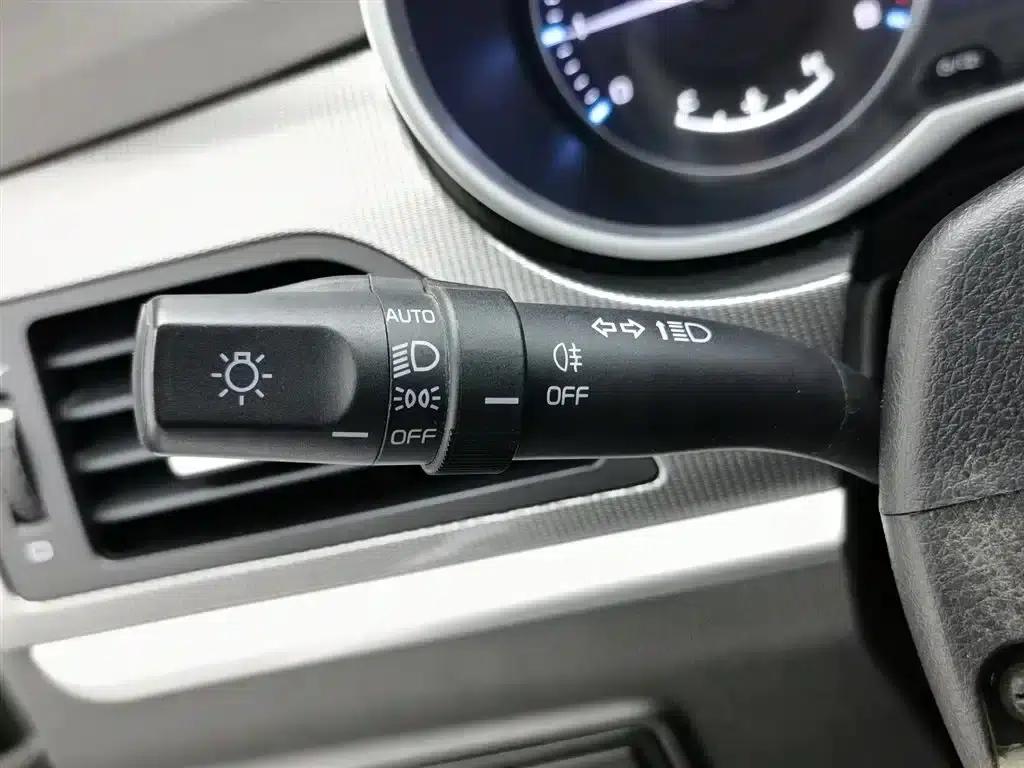 Geely Emgrand 2017 Sedan Million Edition 1.5L Manual Upward Connected Version — миниатюра 21