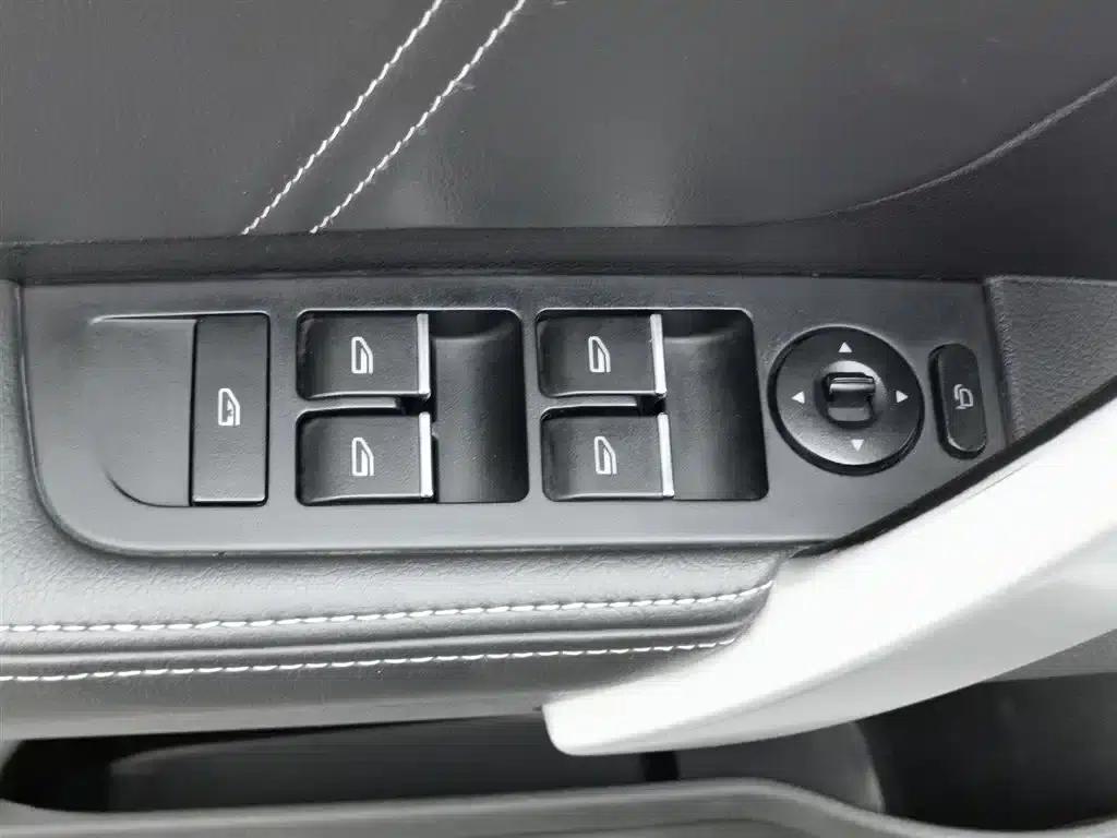 Geely Emgrand 2017 Sedan Million Edition 1.5L Manual Upward Connected Version — миниатюра 9