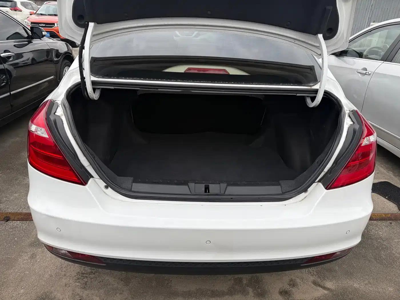 Geely Emgrand 2017 Sedan Million Edition 1.5L CVT Luxury Model — миниатюра 9