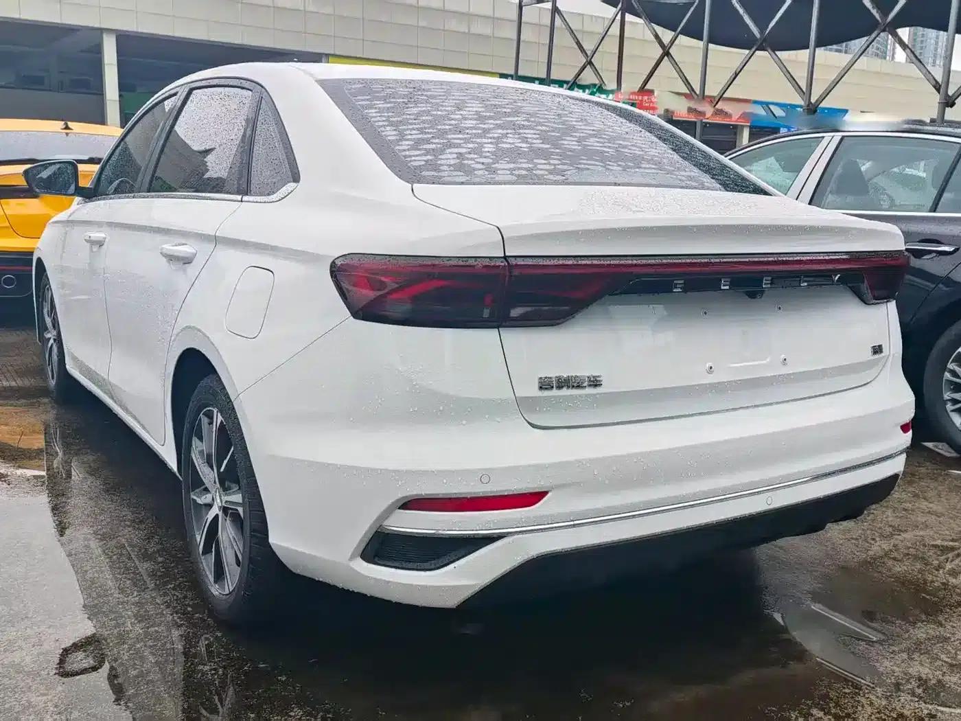 Geely Emgrand 2022 4th Generation 1.5L CVT Luxury Edition — миниатюра 12