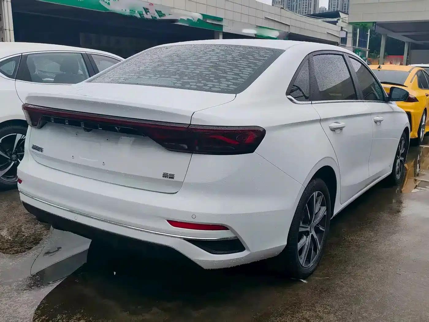 Geely Emgrand 2022 4th Generation 1.5L CVT Luxury Edition — миниатюра 13