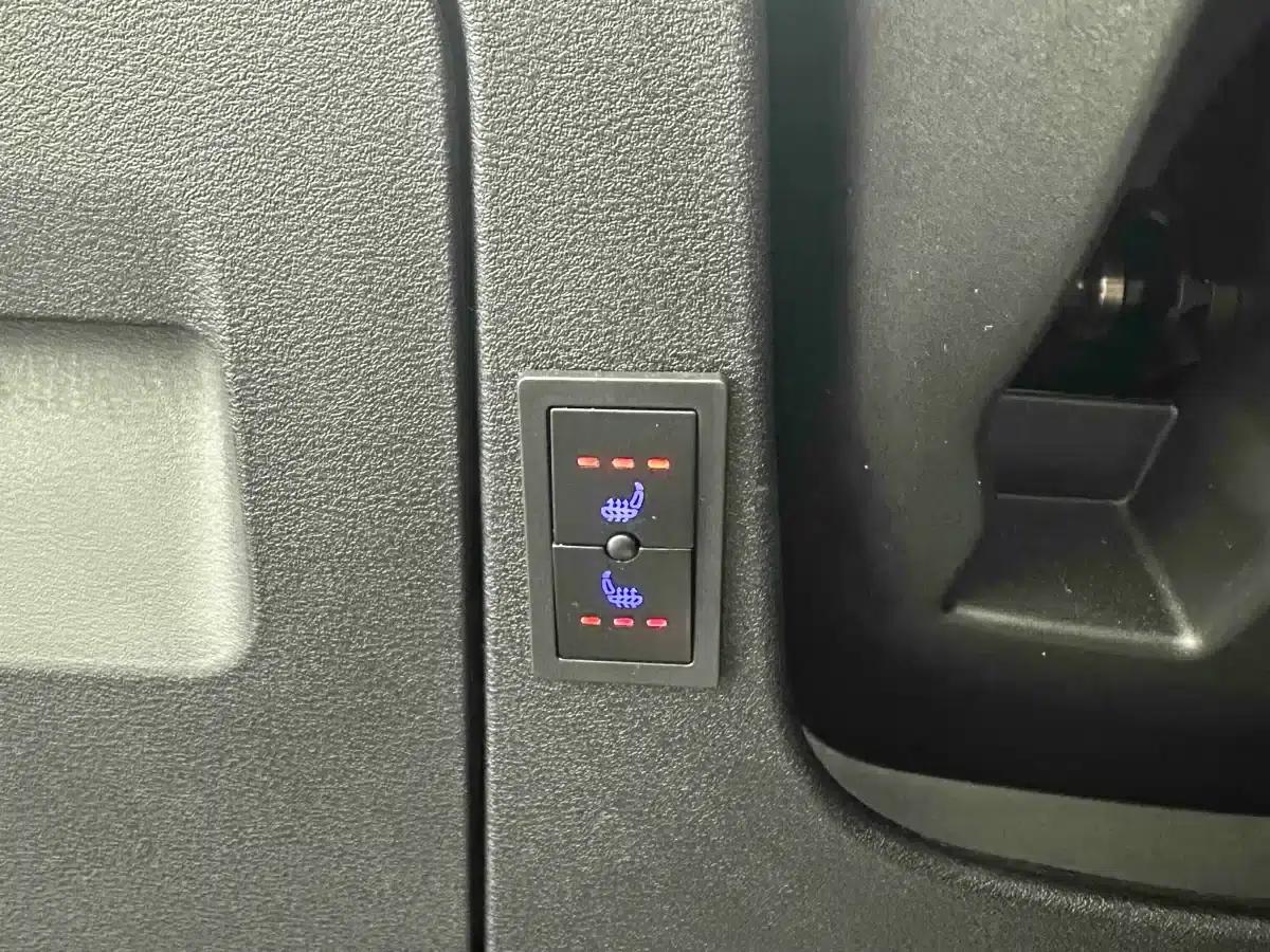 Geely Emgrand 2022 4th Generation 1.5L CVT Flagship Edition — миниатюра 11