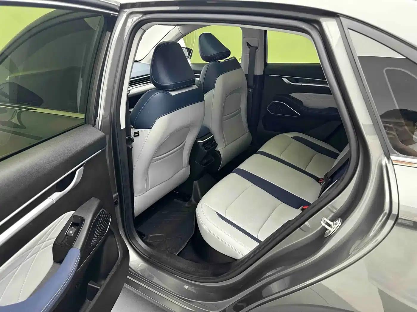 Geely Emgrand 2022 4th Generation 1.5L CVT Flagship Edition — миниатюра 12