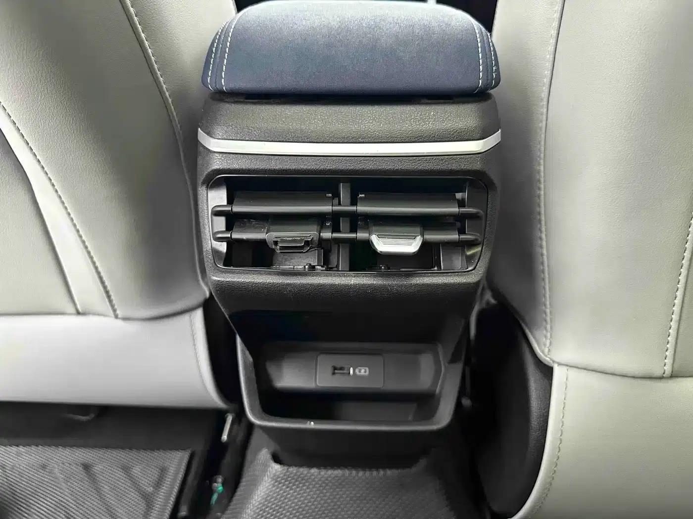 Geely Emgrand 2022 4th Generation 1.5L CVT Flagship Edition — миниатюра 13