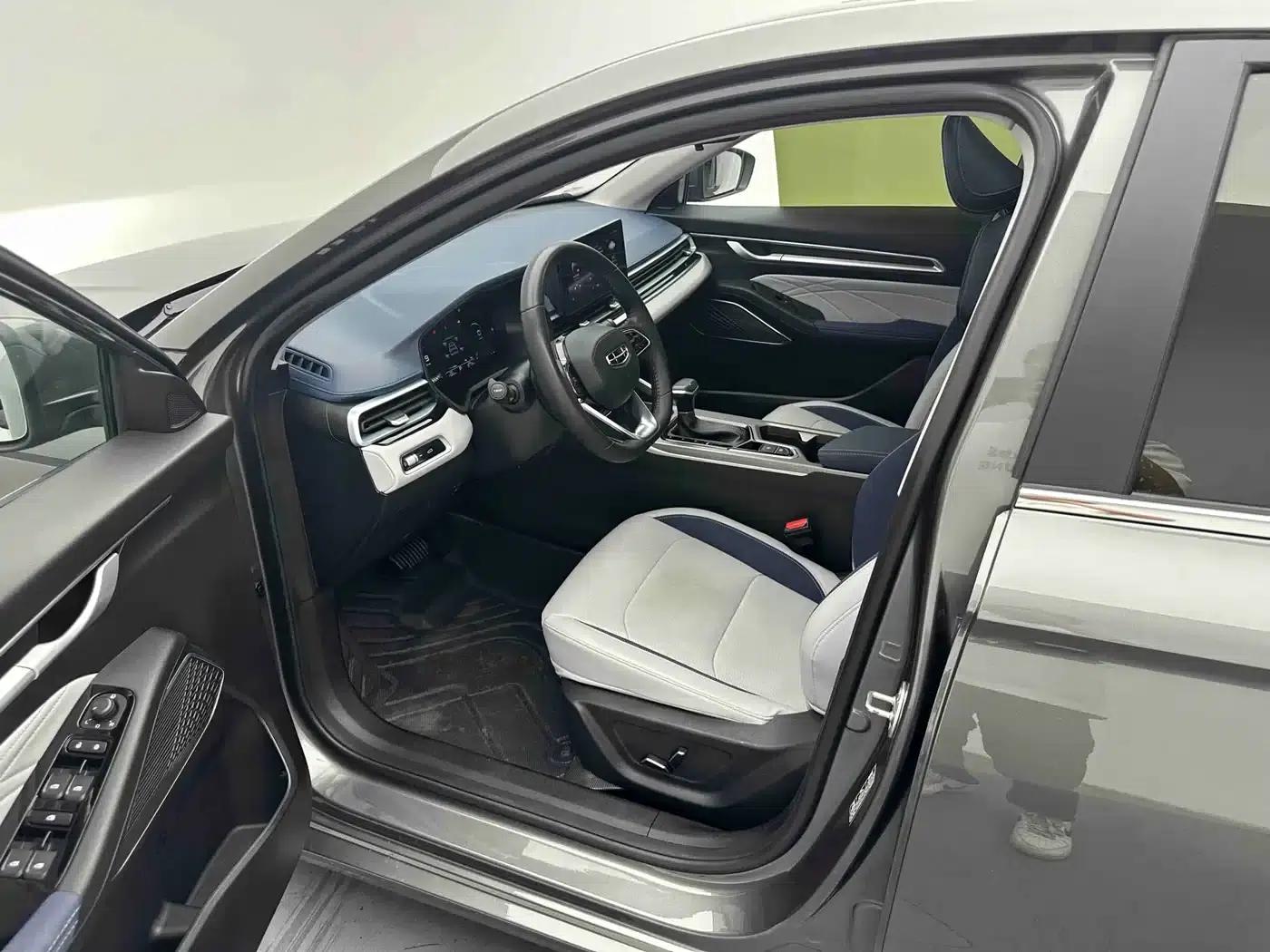 Geely Emgrand 2022 4th Generation 1.5L CVT Flagship Edition — миниатюра 8