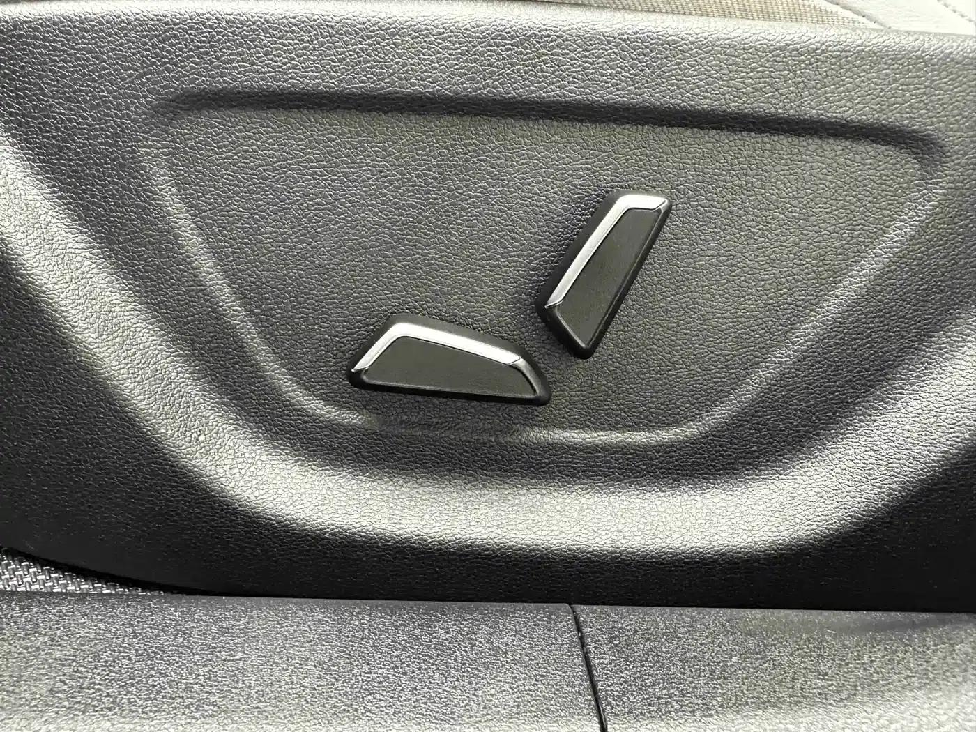 Geely Emgrand 2022 4th Generation 1.5L CVT Flagship Edition — миниатюра 10