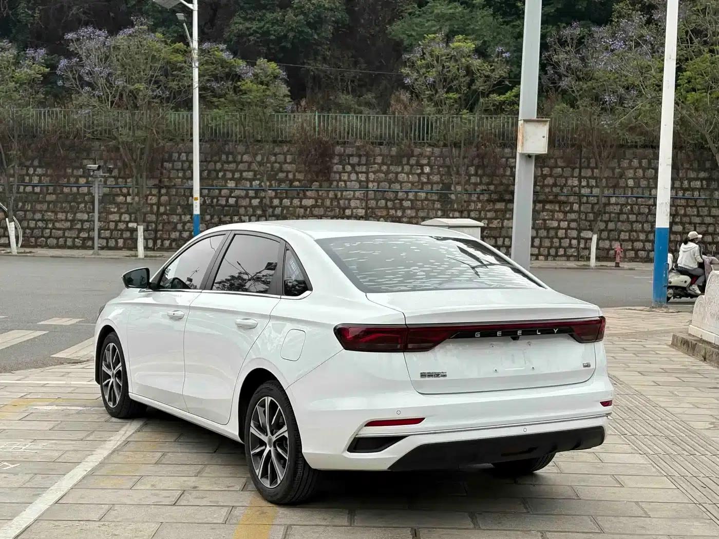 Geely Emgrand 2022 4th Generation 1.5L CVT Luxury Edition — миниатюра 11
