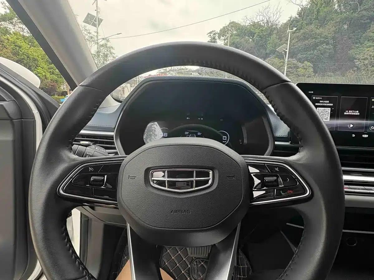 Geely Emgrand 2022 4th Generation 1.5L CVT Luxury Edition — миниатюра 6