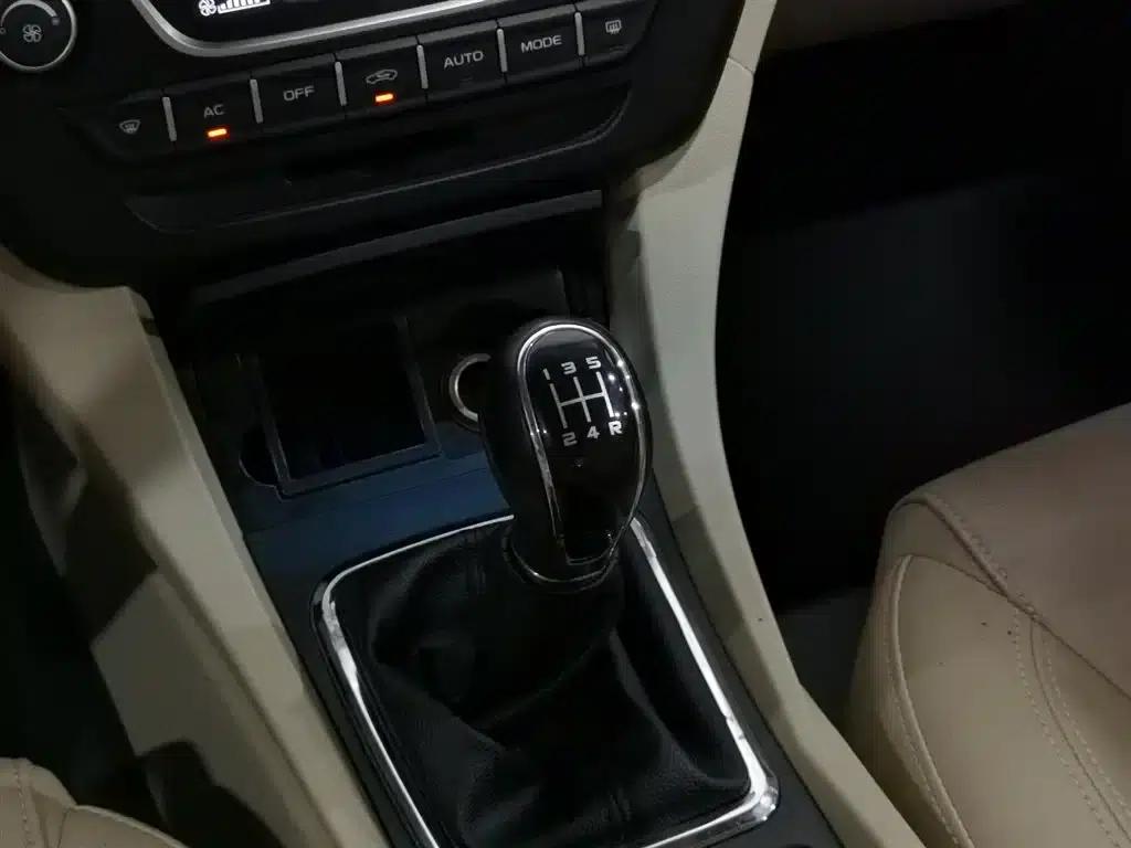 Geely Emgrand 2017 Sedan Million Edition 1.5L Manual Deluxe — миниатюра 13