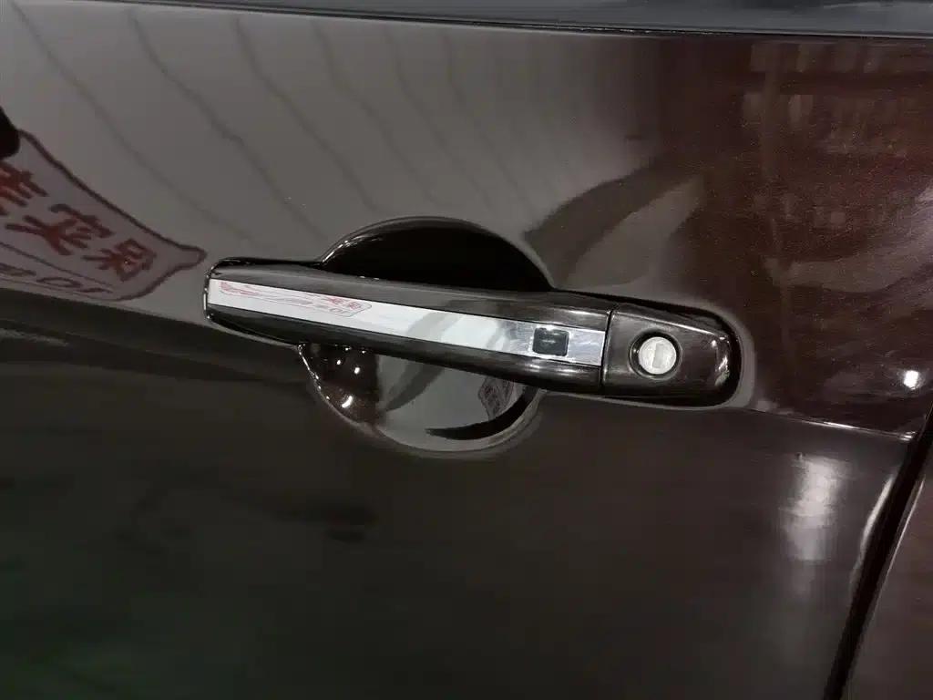 Geely Emgrand 2017 Sedan Million Edition 1.5L Manual Deluxe — миниатюра 18