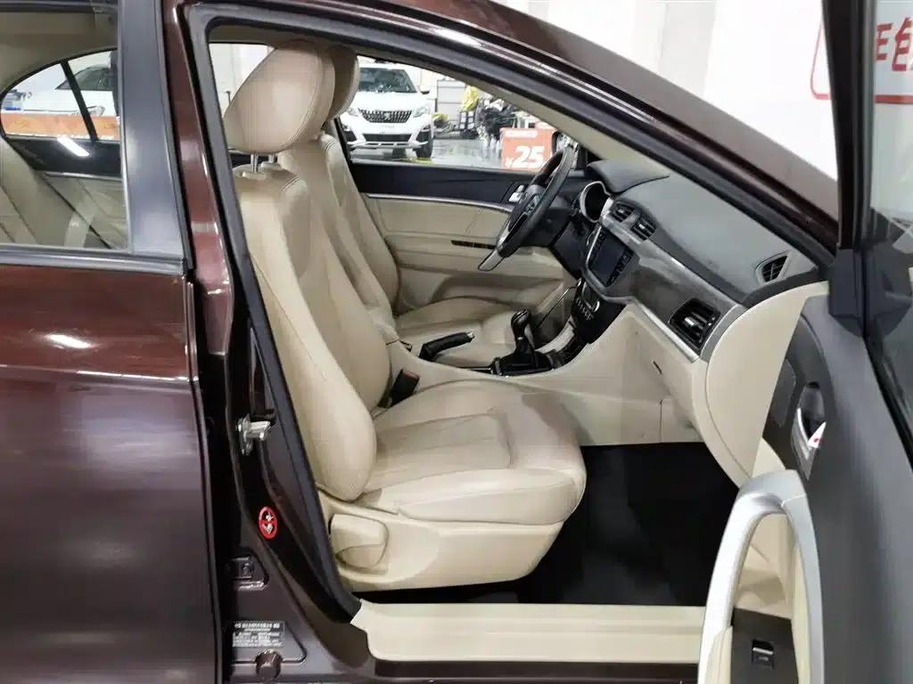 Geely Emgrand 2017 Sedan Million Edition 1.5L Manual Deluxe — миниатюра 23