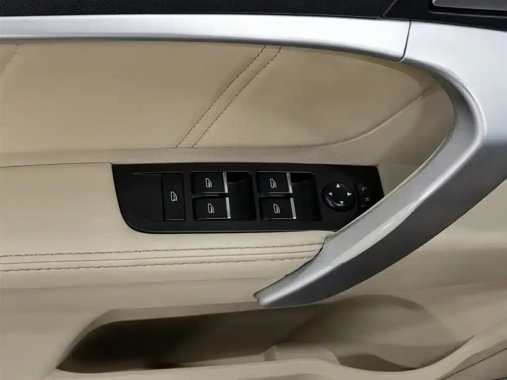 Geely Emgrand 2017 Sedan Million Edition 1.5L Manual Deluxe — миниатюра 9