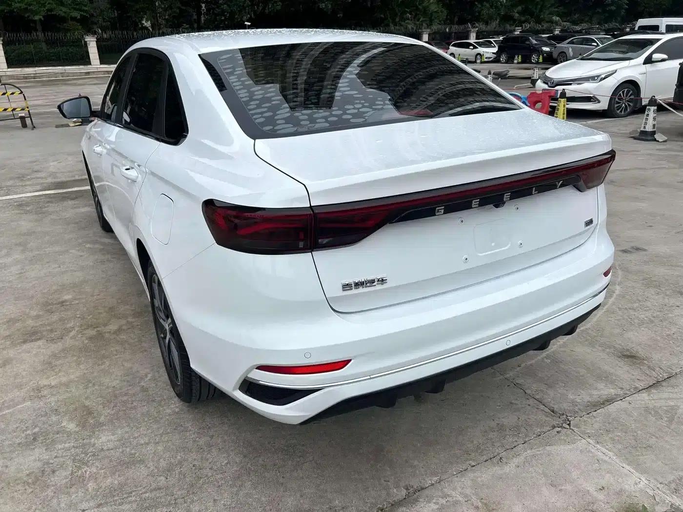 Geely Emgrand 2022 4th Generation 1.5L CVT Luxury Edition — миниатюра 14
