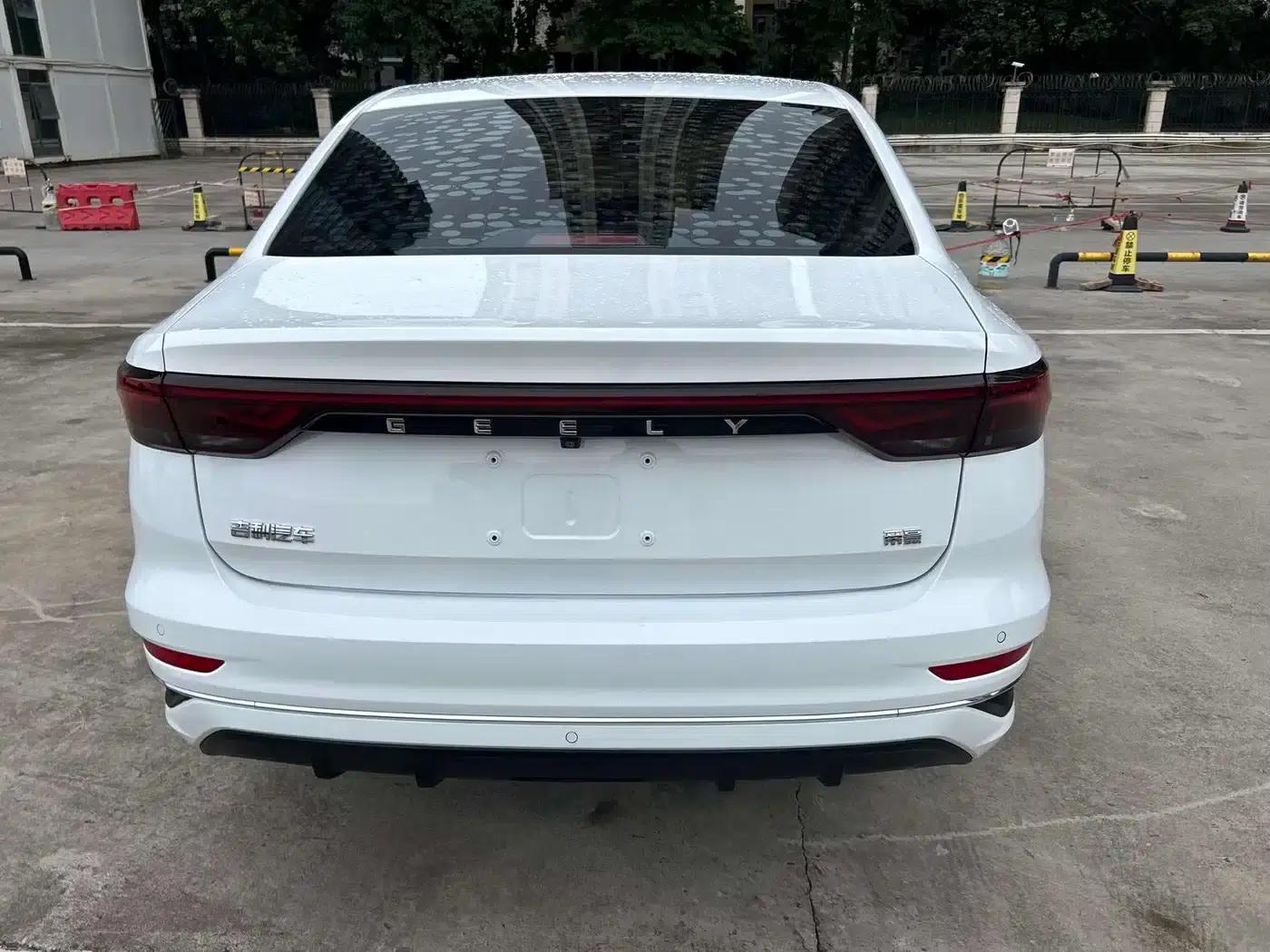 Geely Emgrand 2022 4th Generation 1.5L CVT Luxury Edition — миниатюра 15