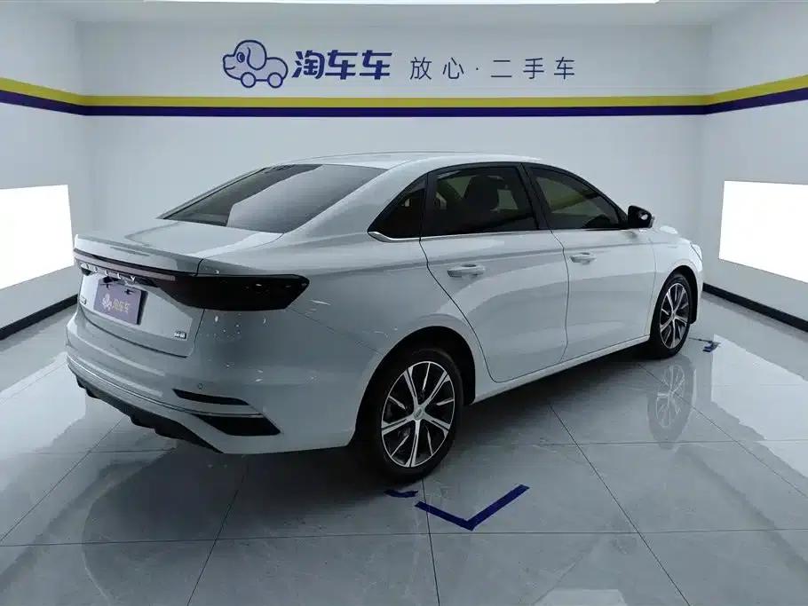 Geely Emgrand 2023 4th Generation Champion Edition 1.5L CVT Premium — миниатюра 3