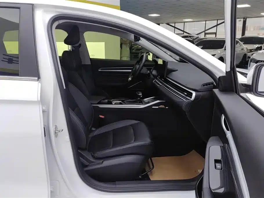 Geely Emgrand 2023 4th Generation Champion Edition 1.5L CVT Premium — миниатюра 8