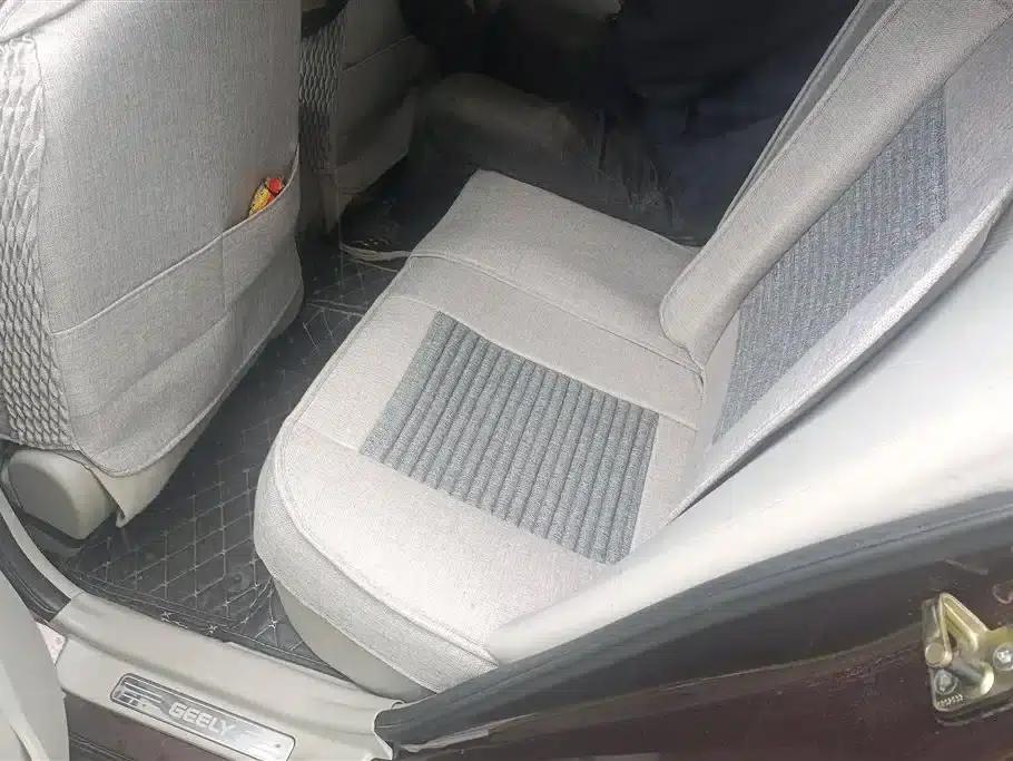 Geely Emgrand 2014 Sedan 1.5L Manual Fashion Edition — миниатюра 11