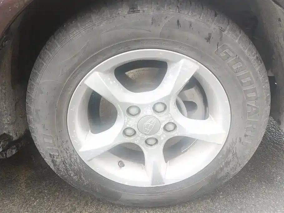 Geely Emgrand 2014 Sedan 1.5L Manual Fashion Edition — миниатюра 6