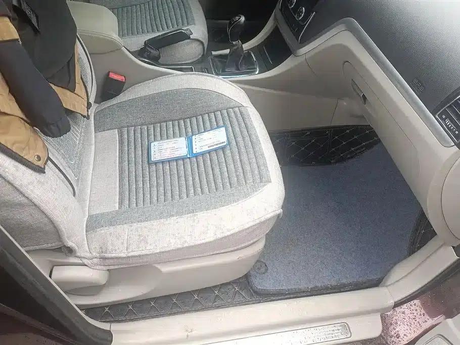 Geely Emgrand 2014 Sedan 1.5L Manual Fashion Edition — миниатюра 8