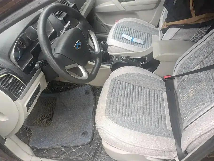 Geely Emgrand 2014 Sedan 1.5L Manual Fashion Edition — миниатюра 9