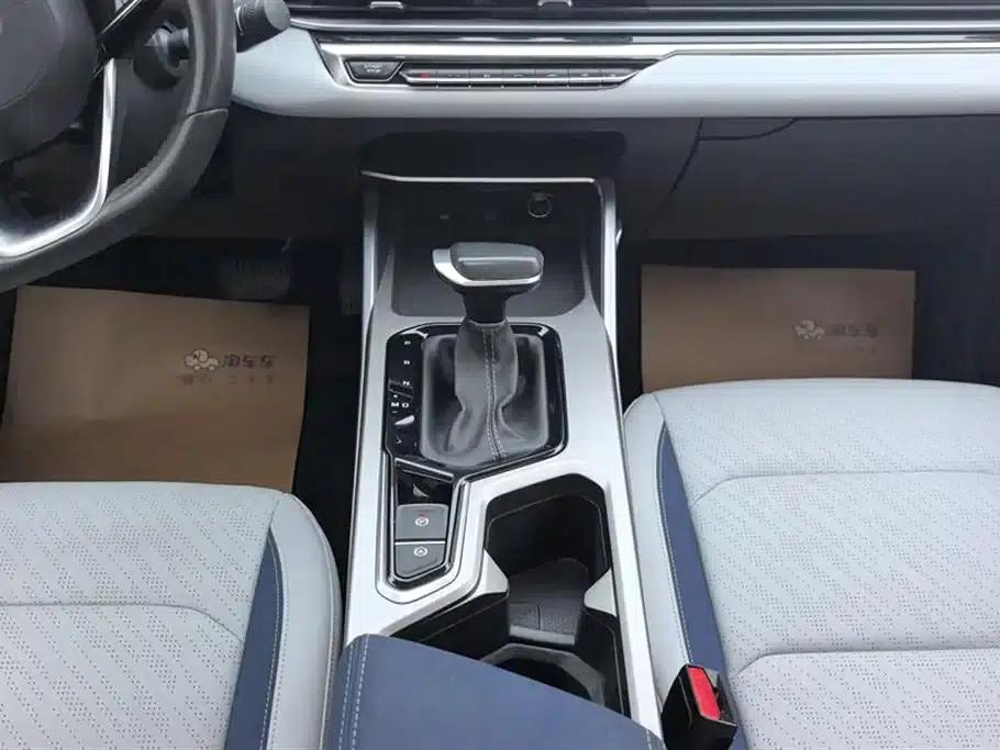 Geely Emgrand 2022 4th Generation 1.5L CVT Flagship Edition — миниатюра 16
