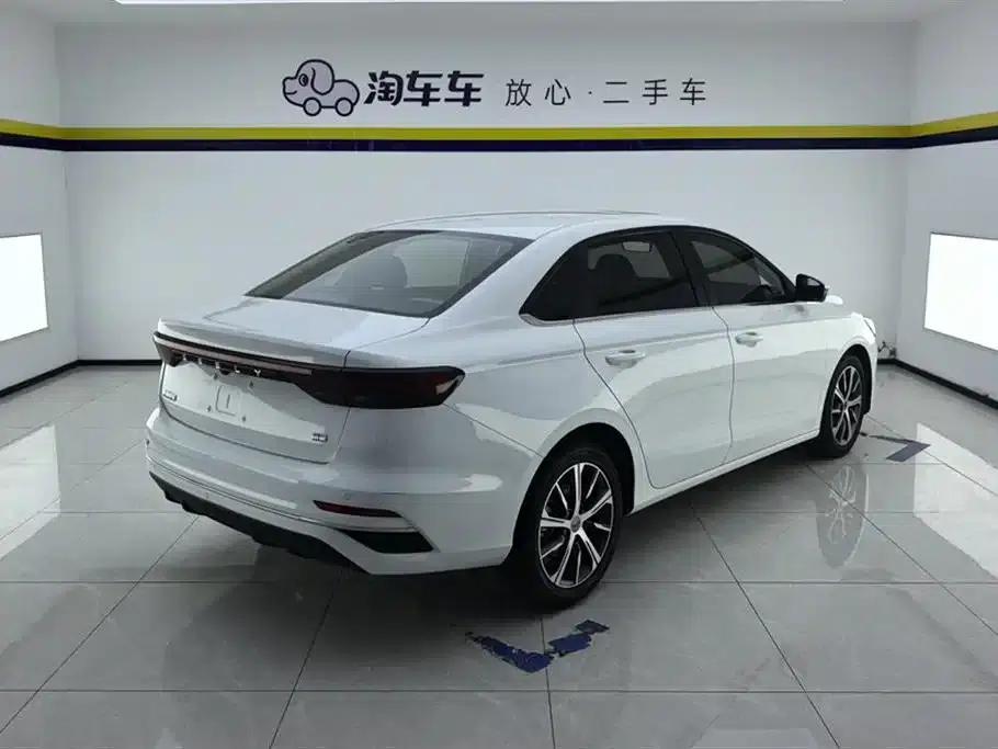 Geely Emgrand 2022 4th Generation 1.5L CVT Flagship Edition — миниатюра 3