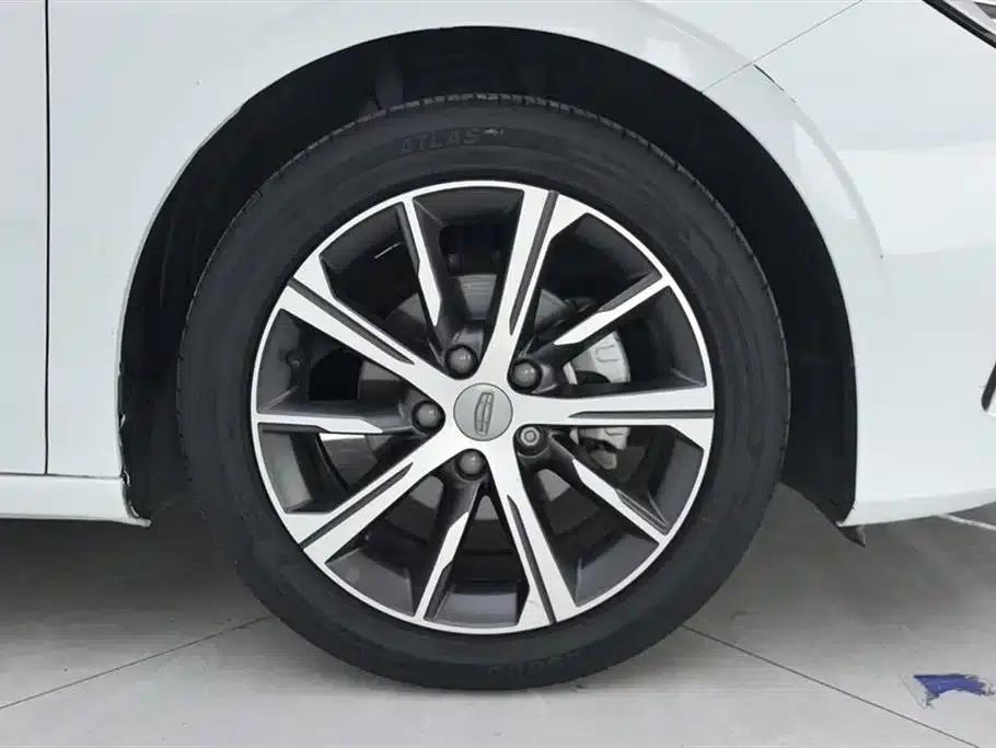 Geely Emgrand 2022 4th Generation 1.5L CVT Flagship Edition — миниатюра 6