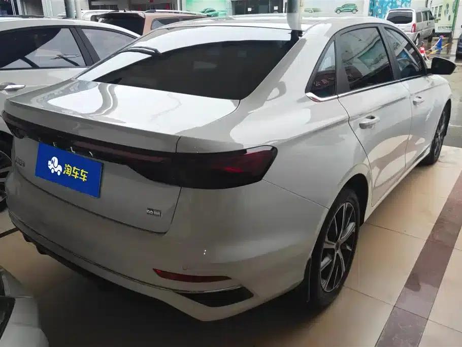 Geely Emgrand 2022 4th Generation 1.5L CVT Premium — миниатюра 3