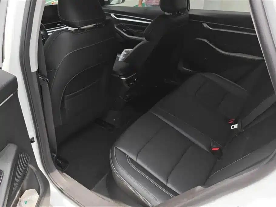 Geely Emgrand 2025 4th Generation 1.5L CVT Dragon Edition — миниатюра 11