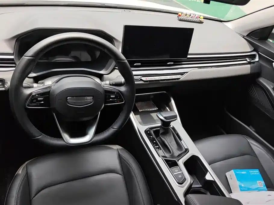 Geely Emgrand 2025 4th Generation 1.5L CVT Dragon Edition — миниатюра 12