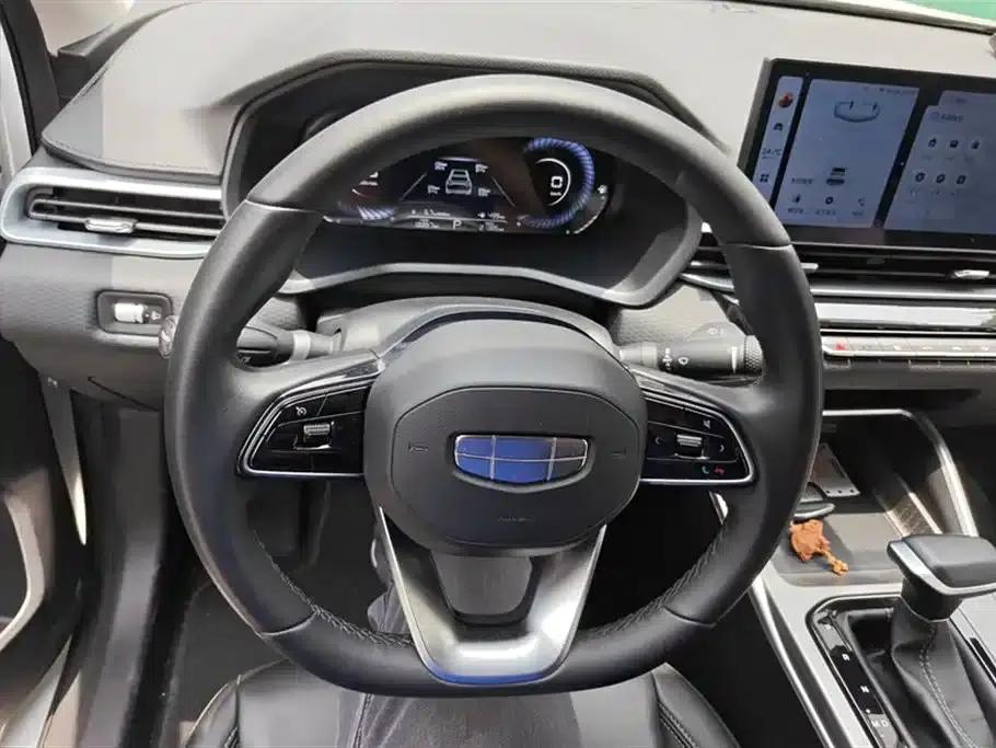 Geely Emgrand 2025 4th Generation 1.5L CVT Dragon Edition — миниатюра 15