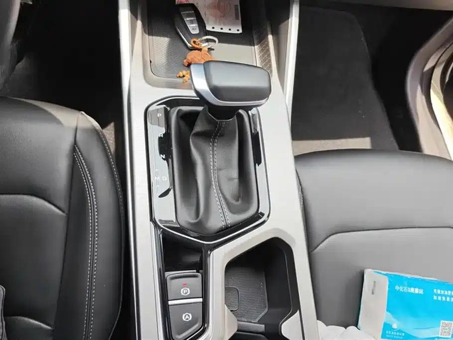 Geely Emgrand 2025 4th Generation 1.5L CVT Dragon Edition — миниатюра 16