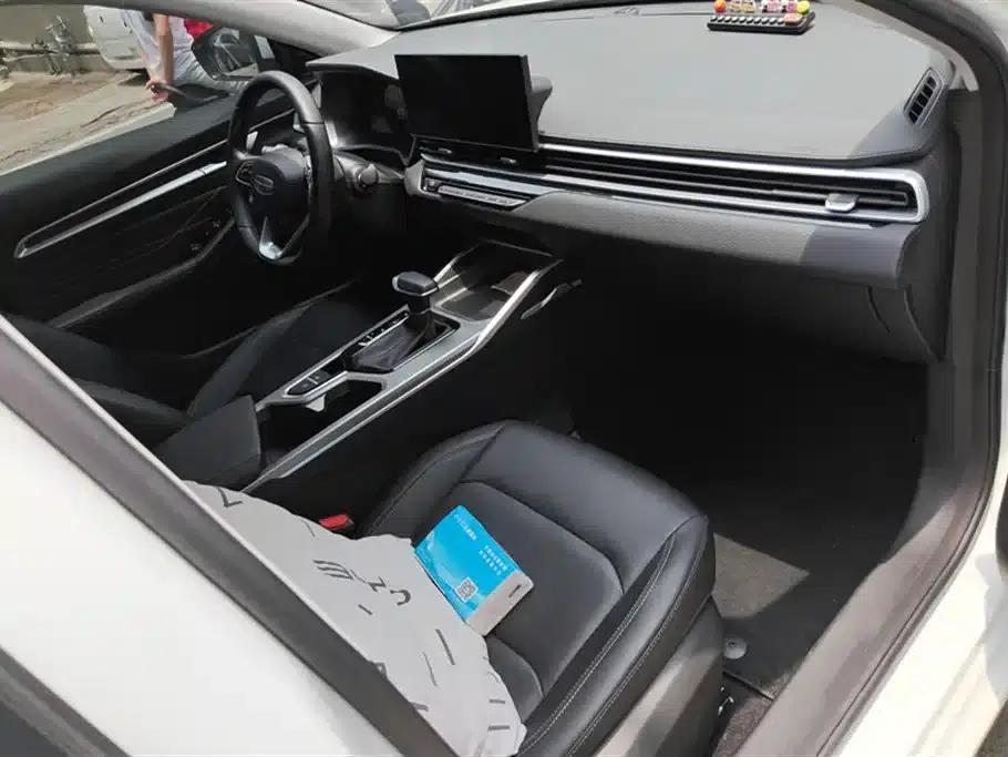 Geely Emgrand 2025 4th Generation 1.5L CVT Dragon Edition — миниатюра 8