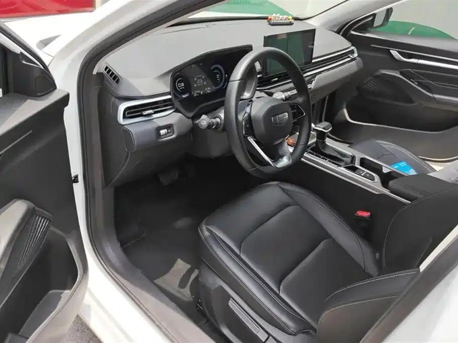 Geely Emgrand 2025 4th Generation 1.5L CVT Dragon Edition — миниатюра 9