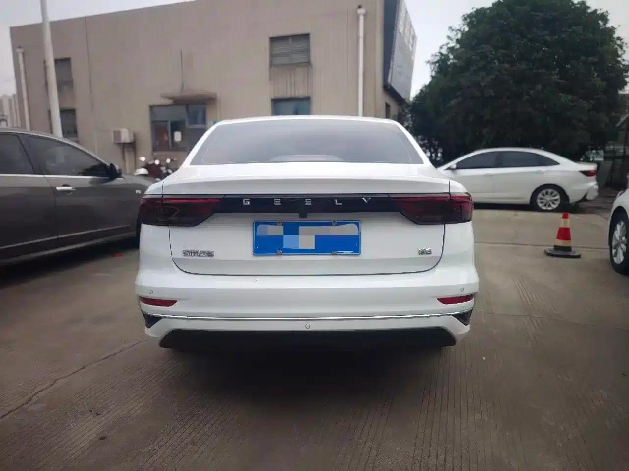 Geely Emgrand 2023 4th Generation Champion Edition 1.5L CVT Luxury — миниатюра 6