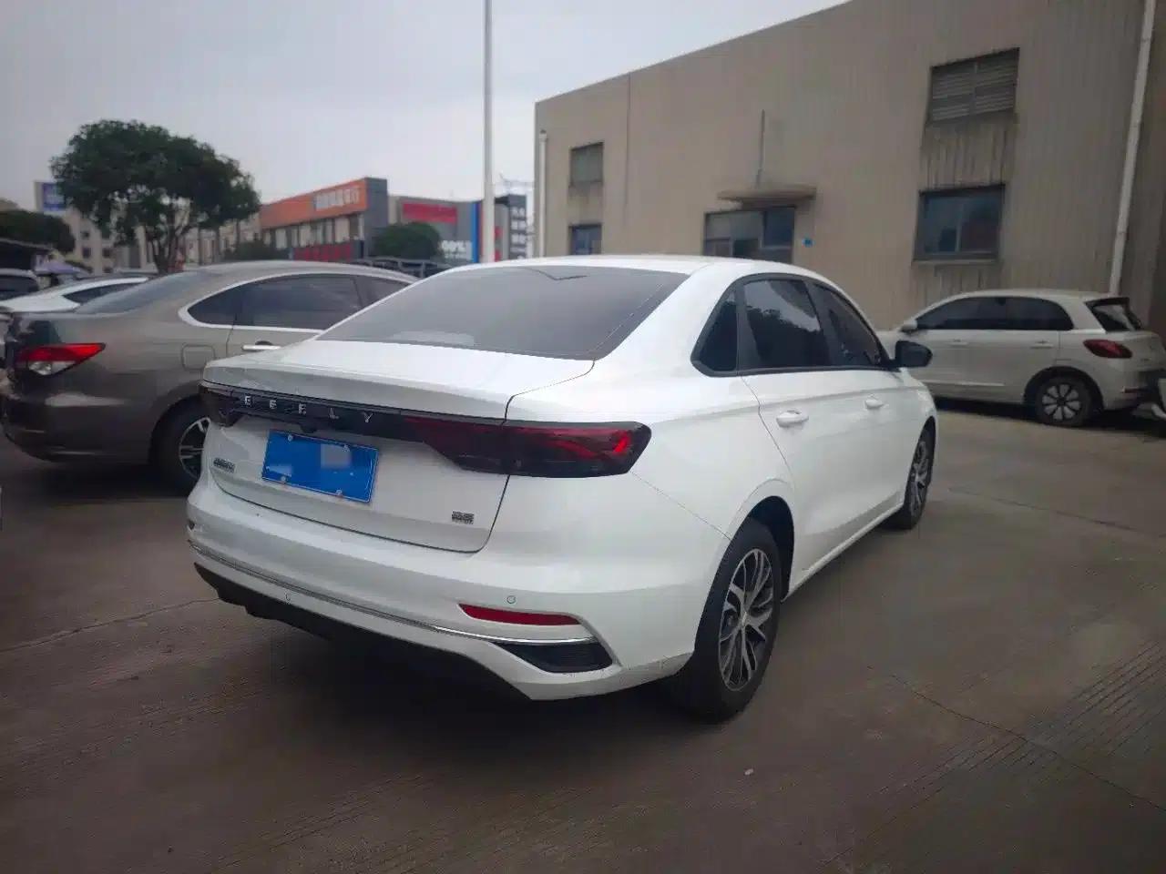 Geely Emgrand 2023 4th Generation Champion Edition 1.5L CVT Luxury — миниатюра 7