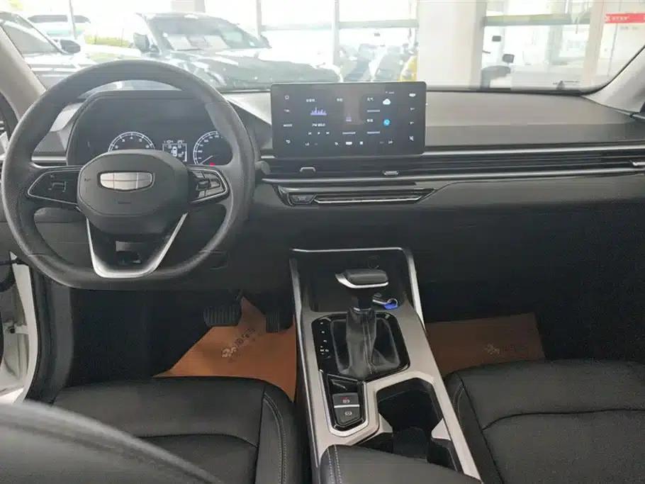 Geely Emgrand 2025 4th Generation 1.5L CVT Star Edition — миниатюра 12