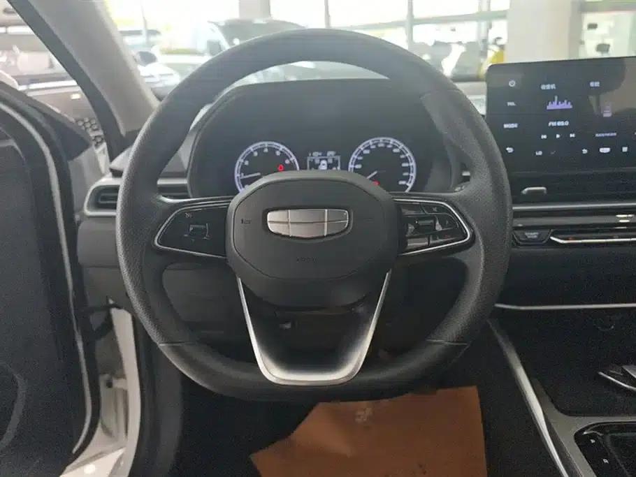 Geely Emgrand 2025 4th Generation 1.5L CVT Star Edition — миниатюра 15
