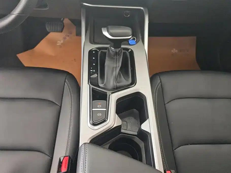 Geely Emgrand 2025 4th Generation 1.5L CVT Star Edition — миниатюра 16