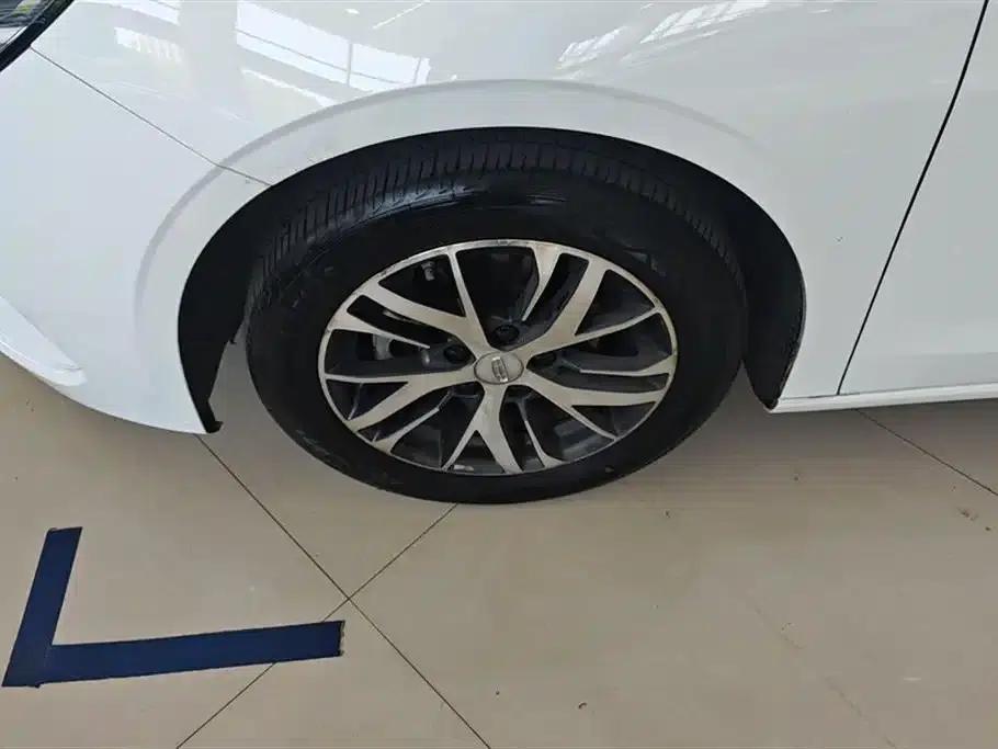 Geely Emgrand 2025 4th Generation 1.5L CVT Star Edition — миниатюра 6